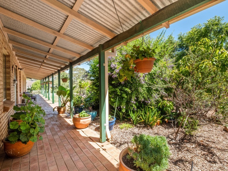 33 Cagney Way, Lesmurdie WA 6076