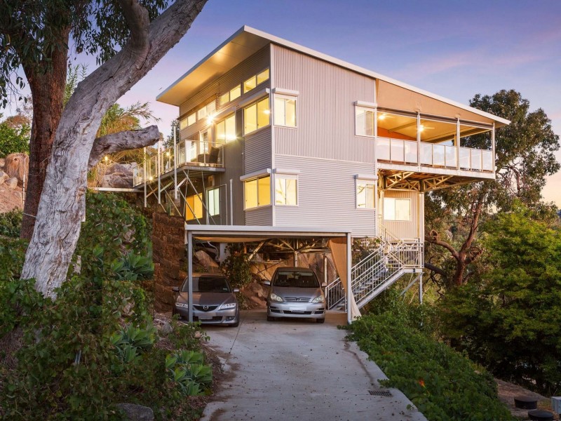 8 Robertson Road, Gooseberry Hill WA 6076