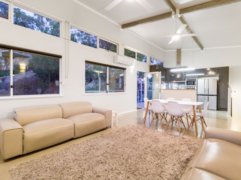 8 Robertson Road, Gooseberry Hill WA 6076