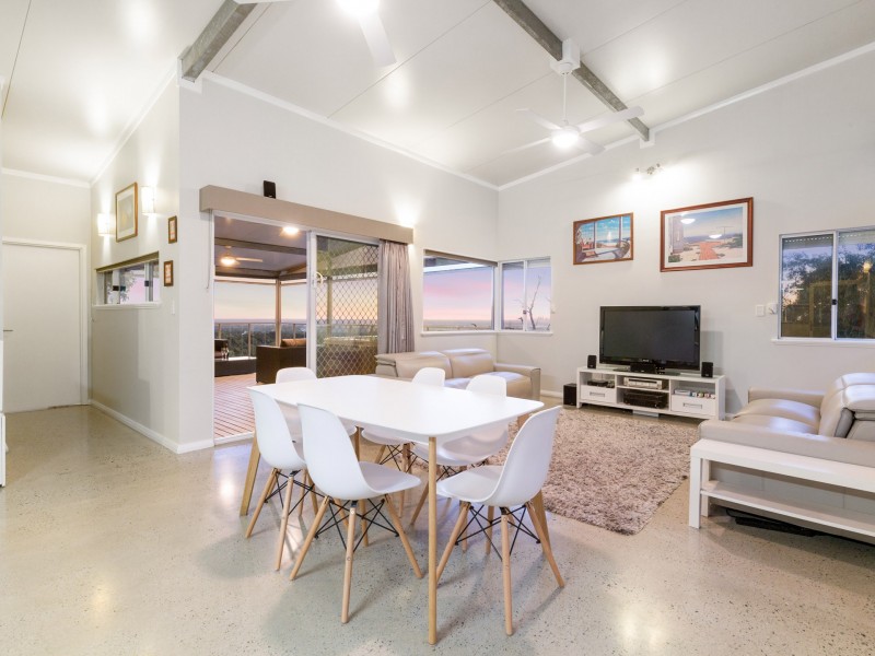 8 Robertson Road, Gooseberry Hill WA 6076