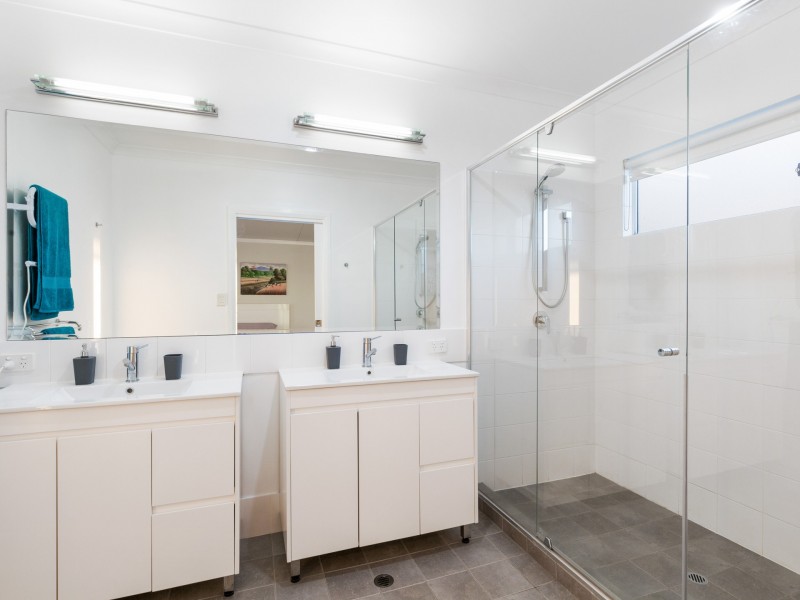 8 Robertson Road, Gooseberry Hill WA 6076