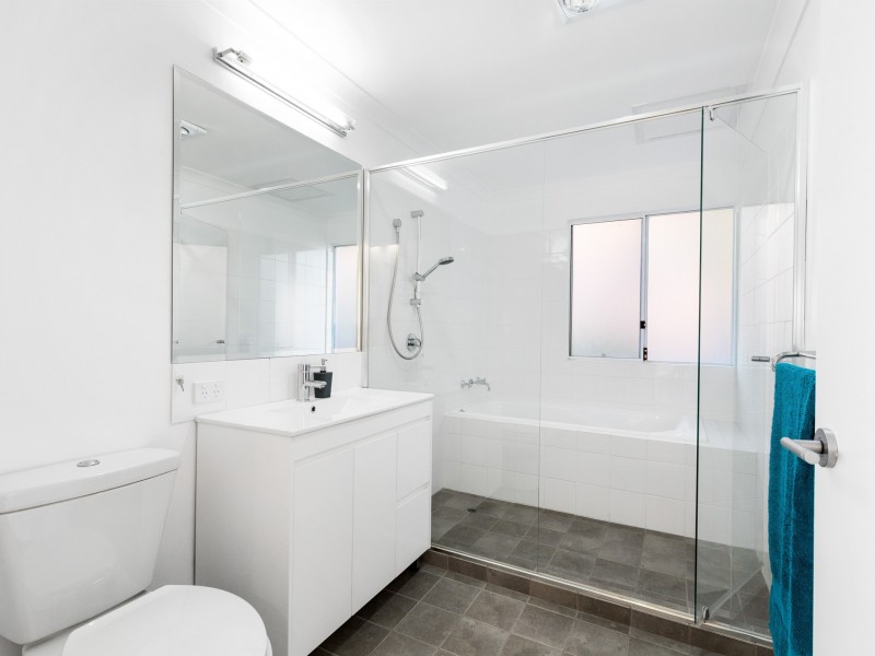 8 Robertson Road, Gooseberry Hill WA 6076