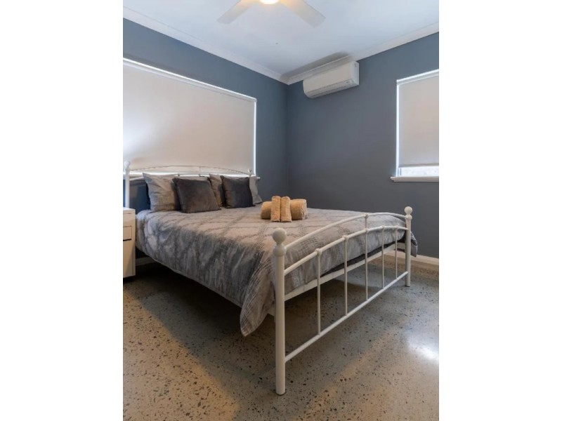 8 Robertson Road, Gooseberry Hill WA 6076