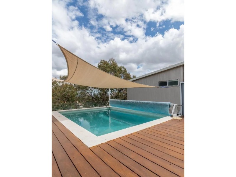 8 Robertson Road, Gooseberry Hill WA 6076