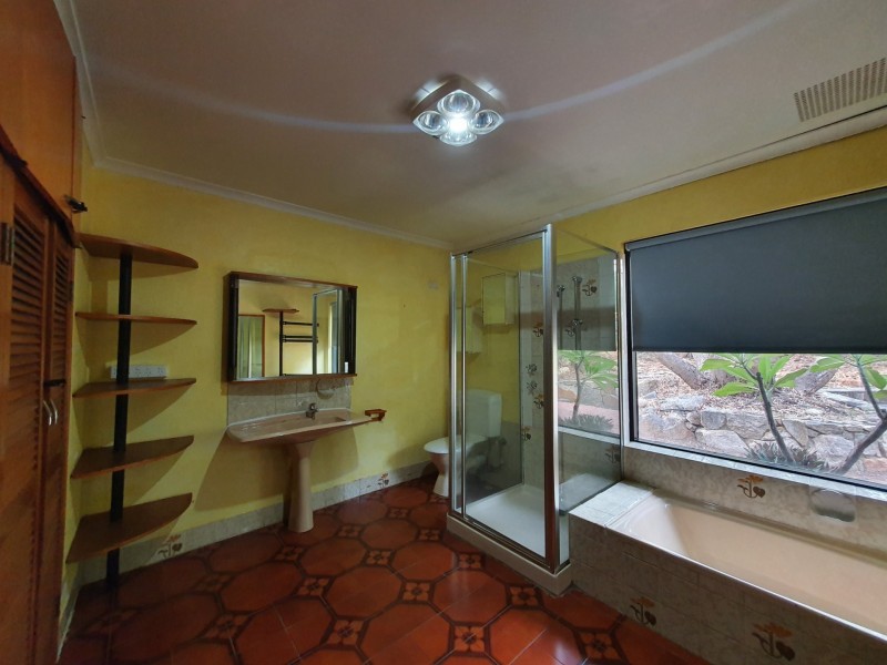 24 Michael Crescent, Boya WA 6056