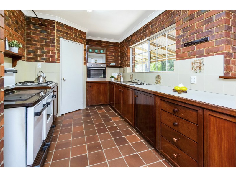 97 Salisbury Road, Swan View WA 6056