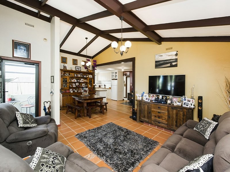 8 Anne Avenue, Walliston WA 6076