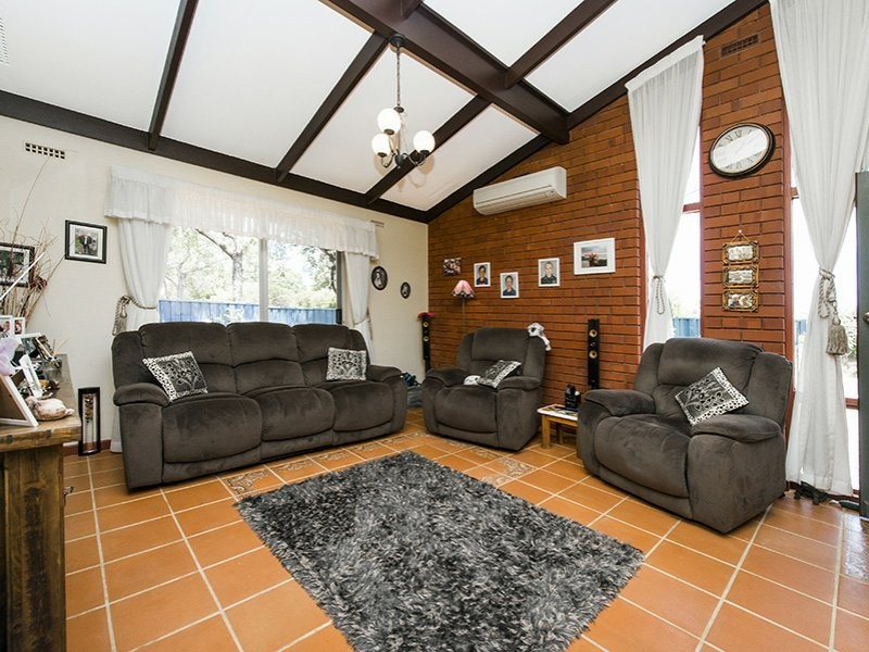 8 Anne Avenue, Walliston WA 6076