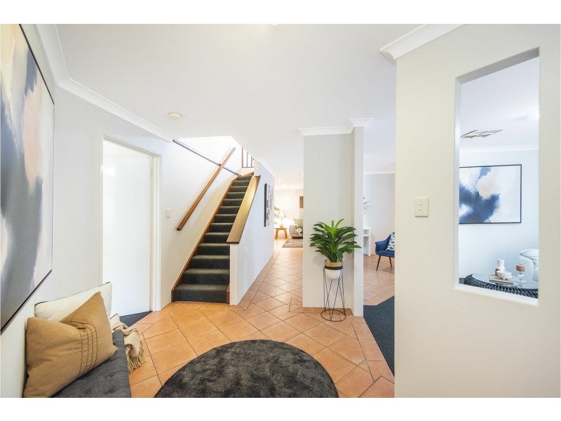 6 Lakeside Drive, Helena Valley WA 6056