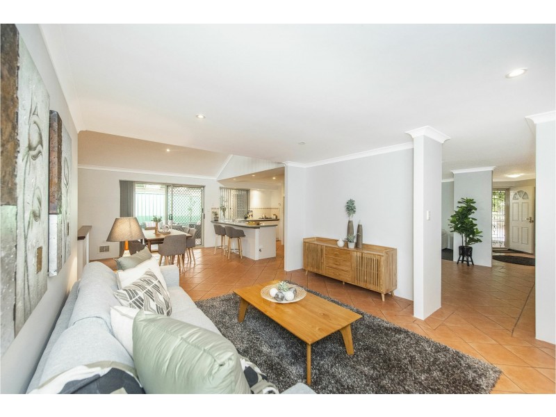 6 Lakeside Drive, Helena Valley WA 6056