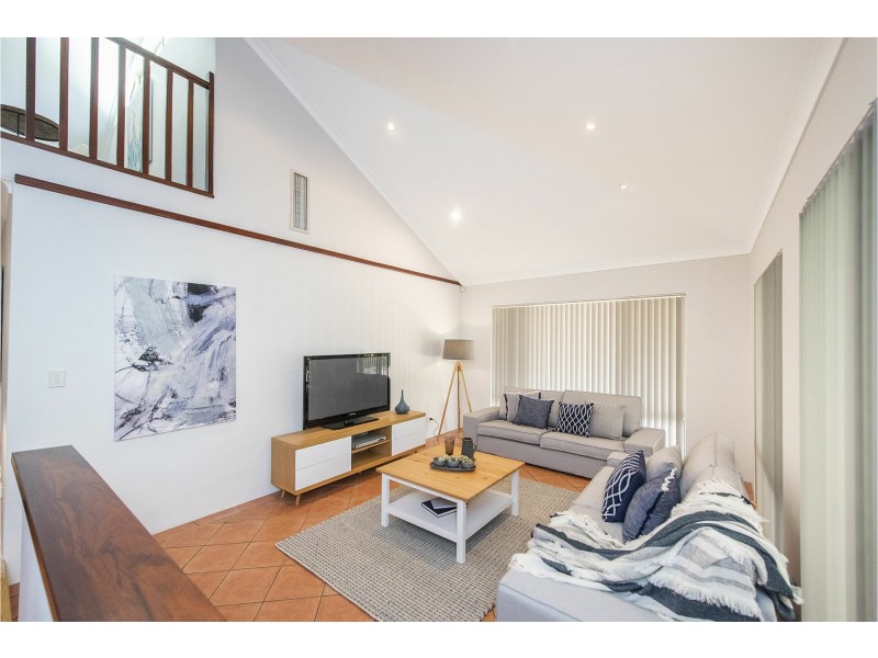 6 Lakeside Drive, Helena Valley WA 6056