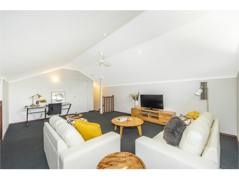 6 Lakeside Drive, Helena Valley WA 6056