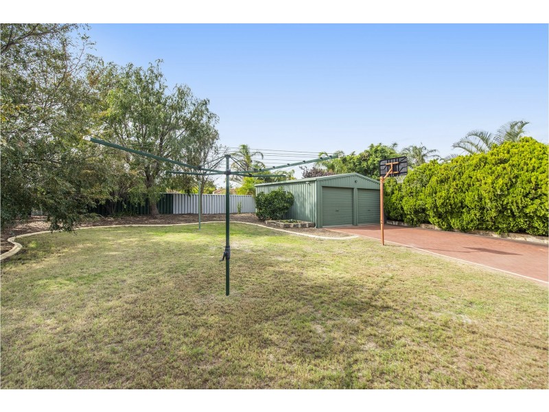 6 Lakeside Drive, Helena Valley WA 6056