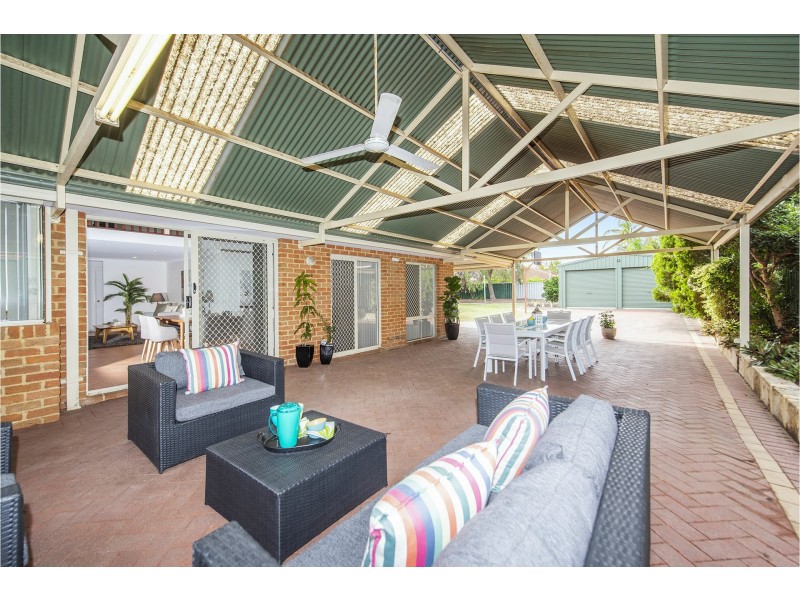 6 Lakeside Drive, Helena Valley WA 6056