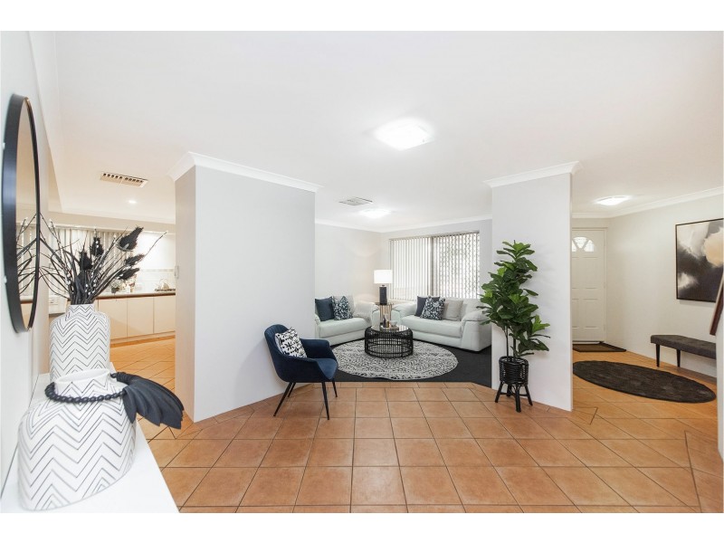 6 Lakeside Drive, Helena Valley WA 6056