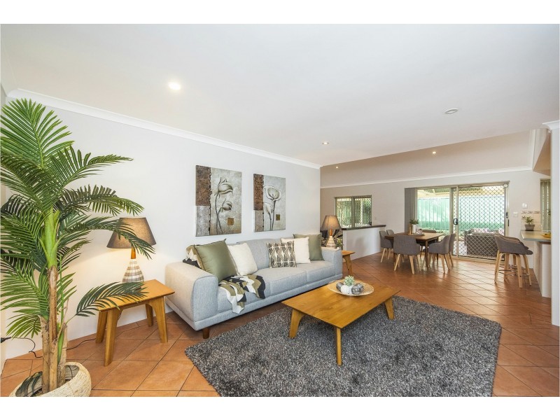 6 Lakeside Drive, Helena Valley WA 6056