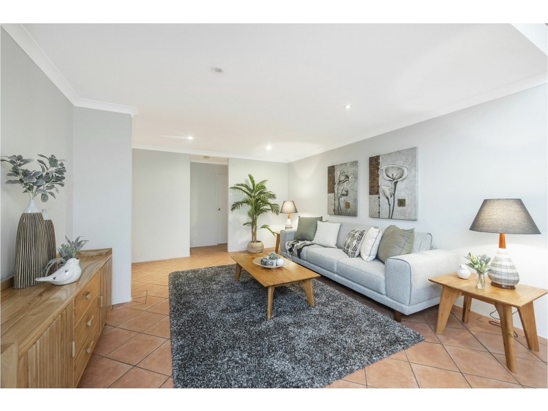 6 Lakeside Drive, Helena Valley WA 6056