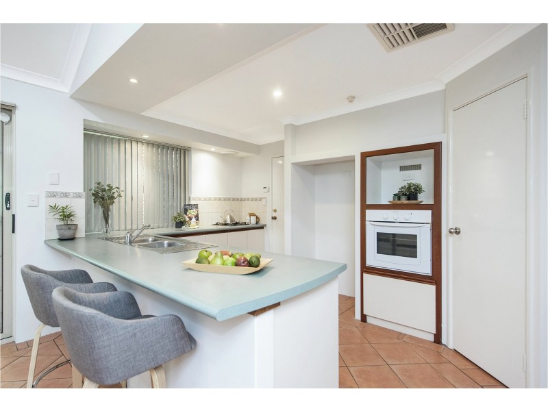 6 Lakeside Drive, Helena Valley WA 6056