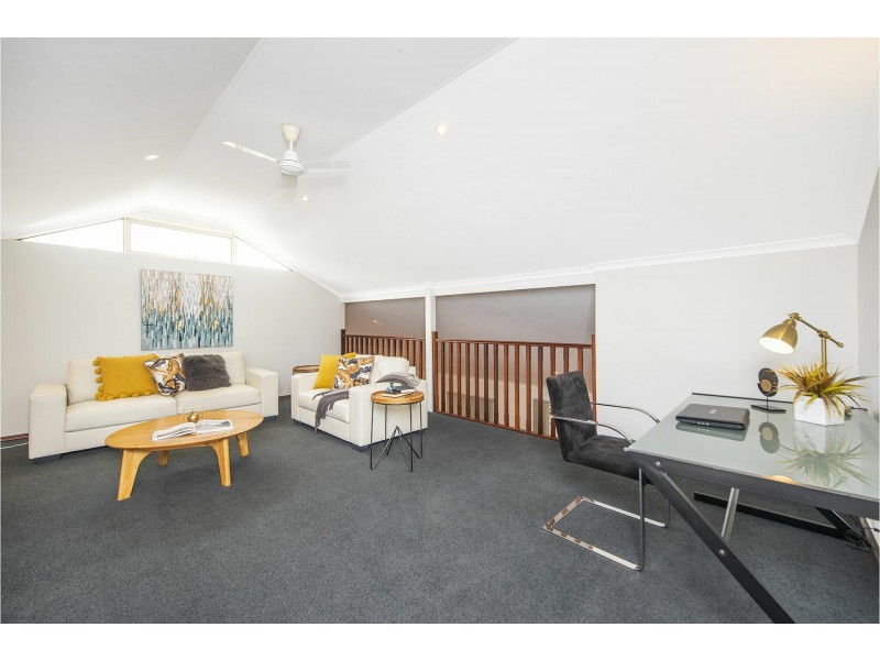 6 Lakeside Drive, Helena Valley WA 6056