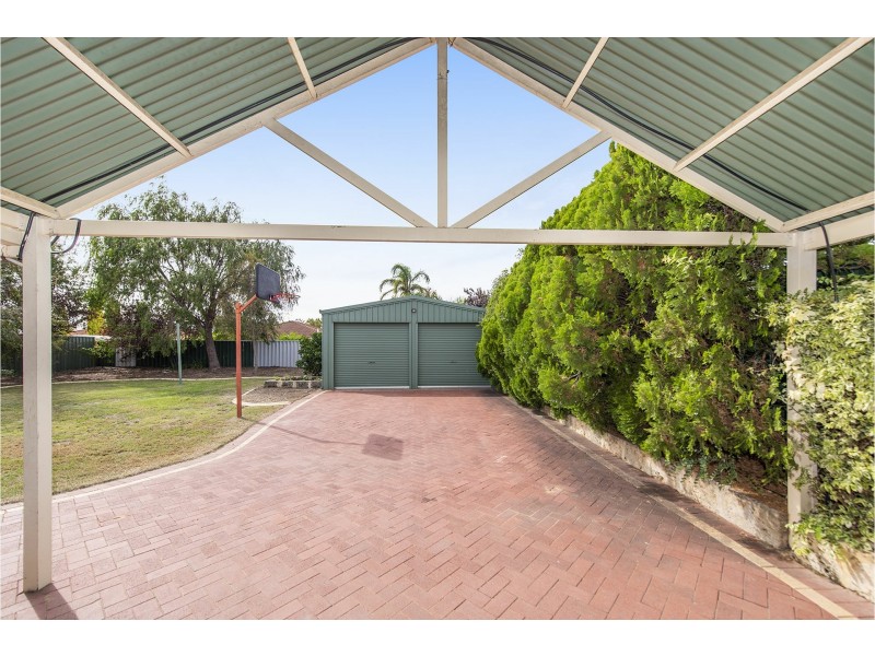 6 Lakeside Drive, Helena Valley WA 6056