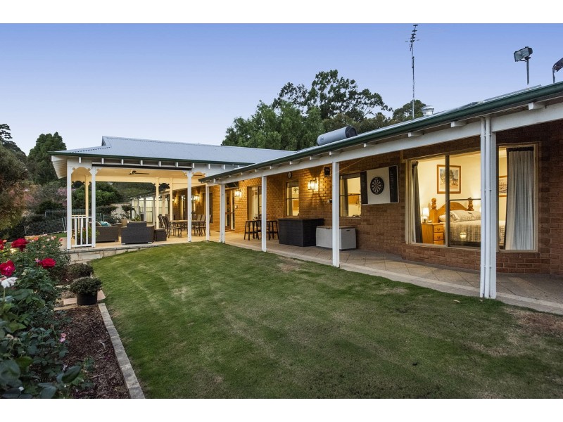 8B Simeon Close, Kalamunda WA 6076