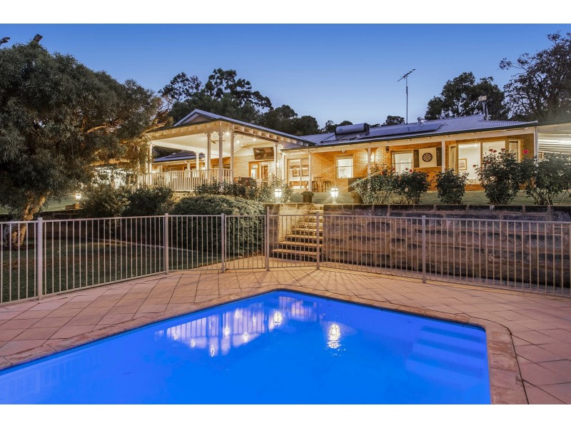 8B Simeon Close, Kalamunda WA 6076
