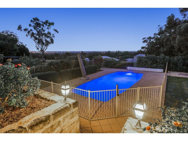 8B Simeon Close, Kalamunda WA 6076