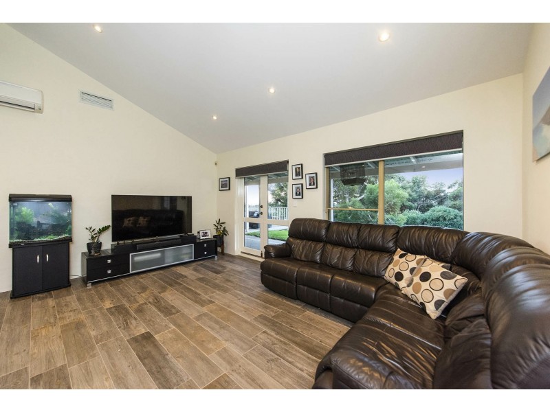 8B Simeon Close, Kalamunda WA 6076