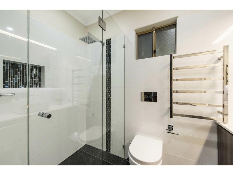 8B Simeon Close, Kalamunda WA 6076