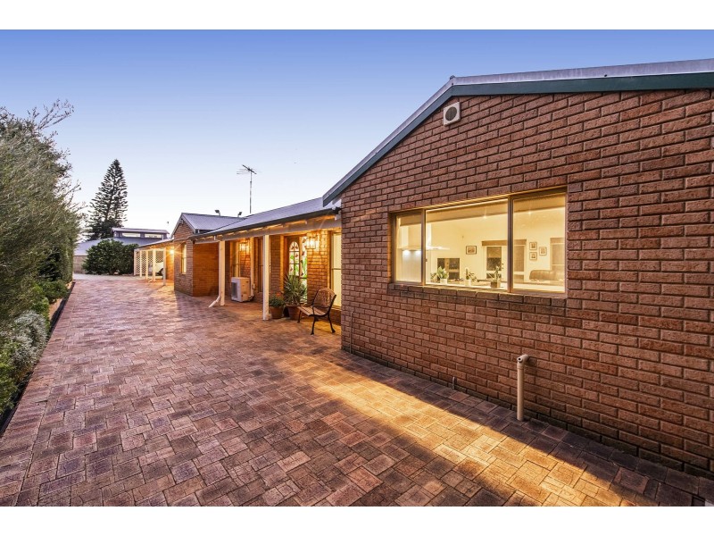 8B Simeon Close, Kalamunda WA 6076