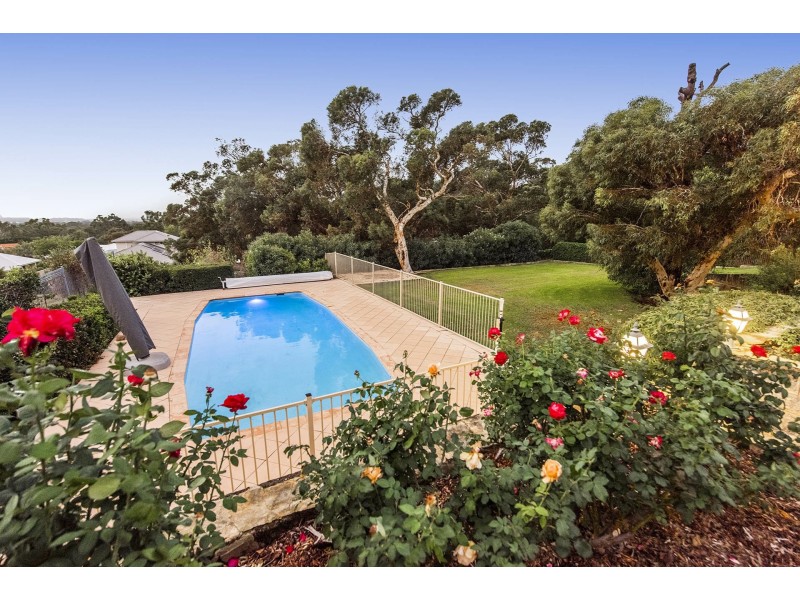 8B Simeon Close, Kalamunda WA 6076