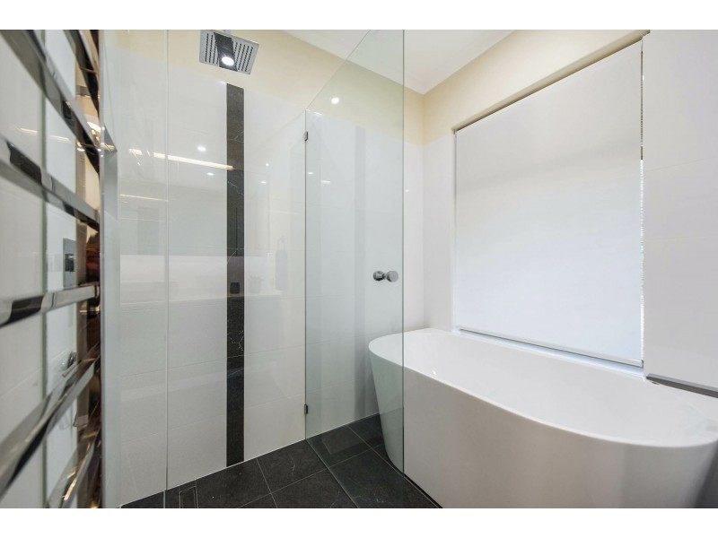 8B Simeon Close, Kalamunda WA 6076