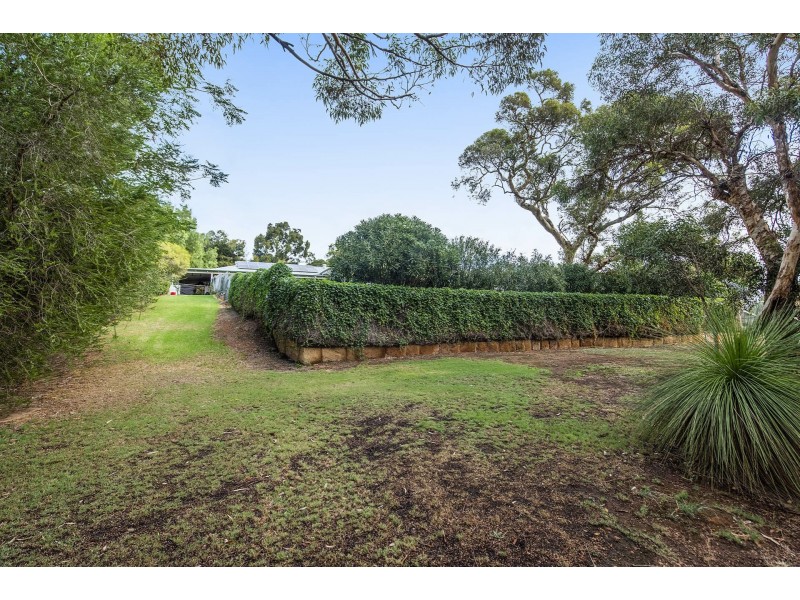 8B Simeon Close, Kalamunda WA 6076