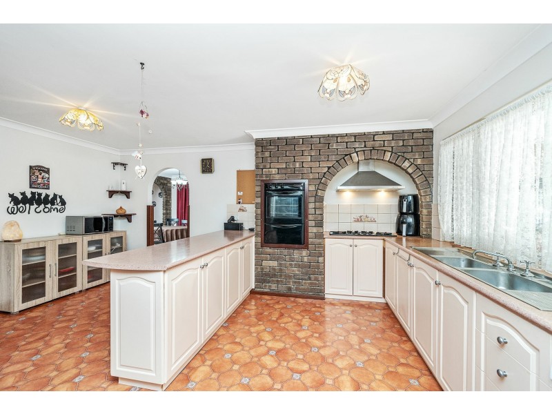 23 Hunter Drive, Lesmurdie WA 6076