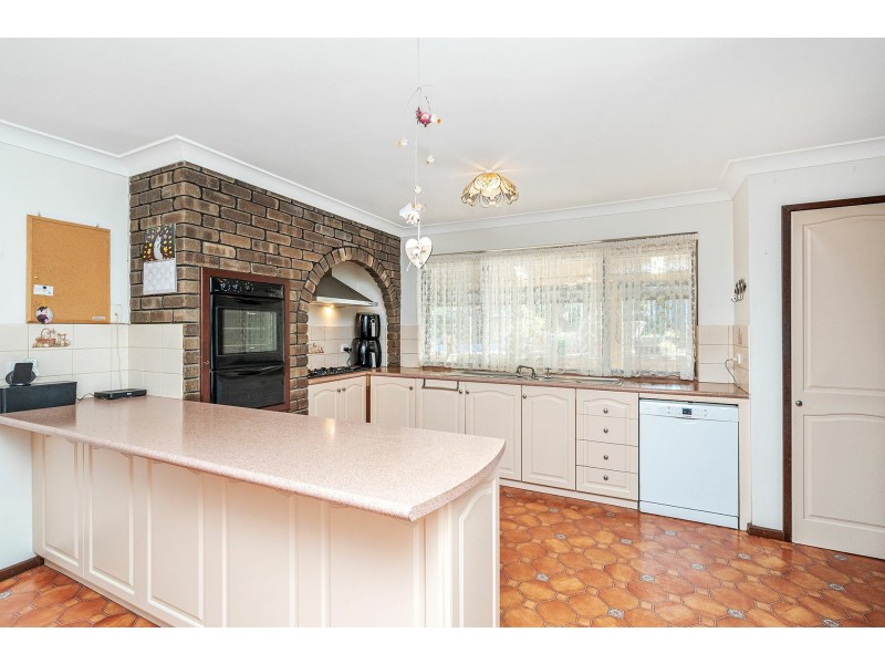 23 Hunter Drive, Lesmurdie WA 6076