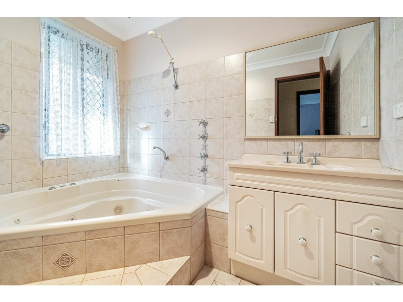 23 Hunter Drive, Lesmurdie WA 6076