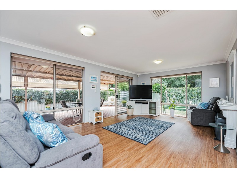 21 Emerald Court, Maida Vale WA 6057