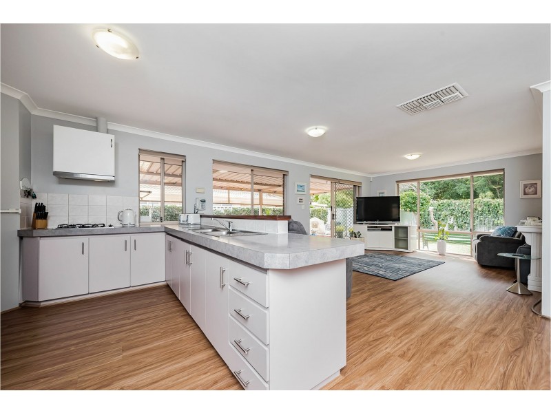 21 Emerald Court, Maida Vale WA 6057