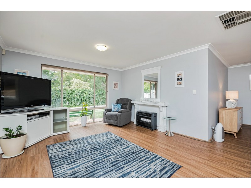 21 Emerald Court, Maida Vale WA 6057
