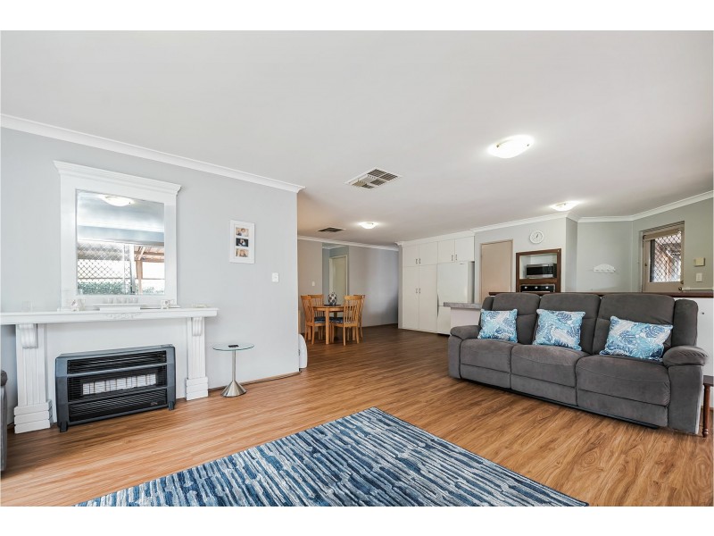 21 Emerald Court, Maida Vale WA 6057