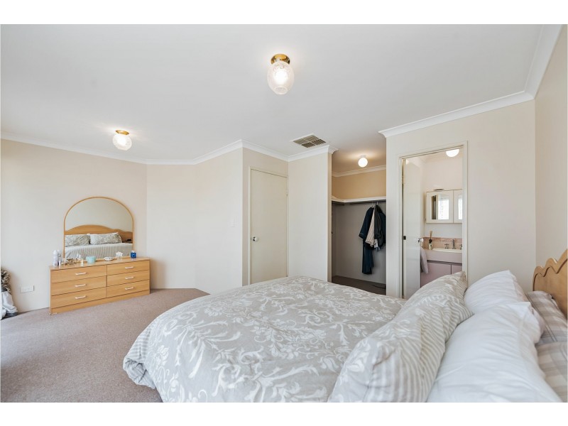 21 Emerald Court, Maida Vale WA 6057