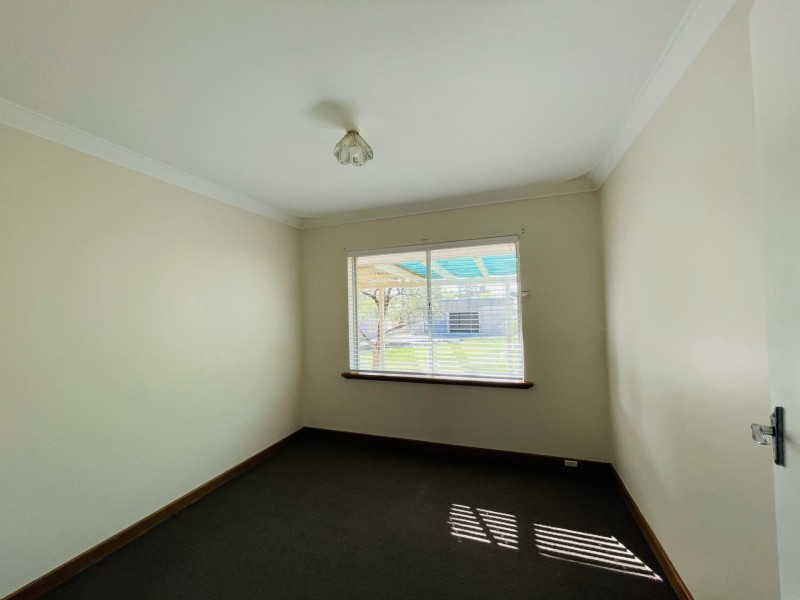 24 Phillip Grove, Kalamunda WA 6076