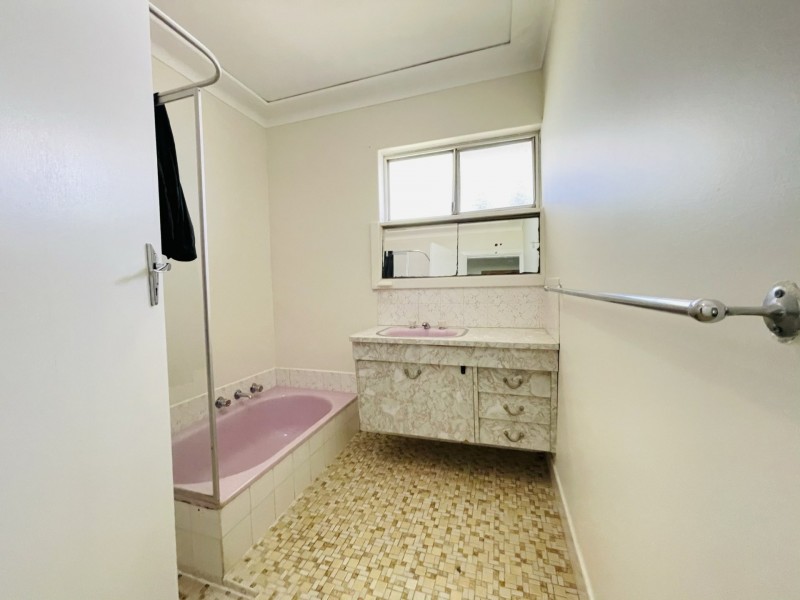 24 Phillip Grove, Kalamunda WA 6076