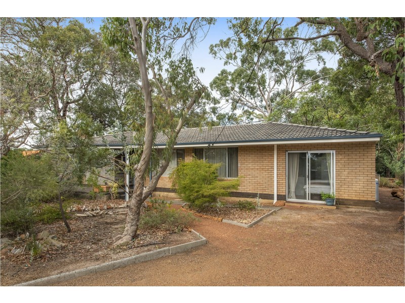 26 Waterloo Crescent, Lesmurdie WA 6076