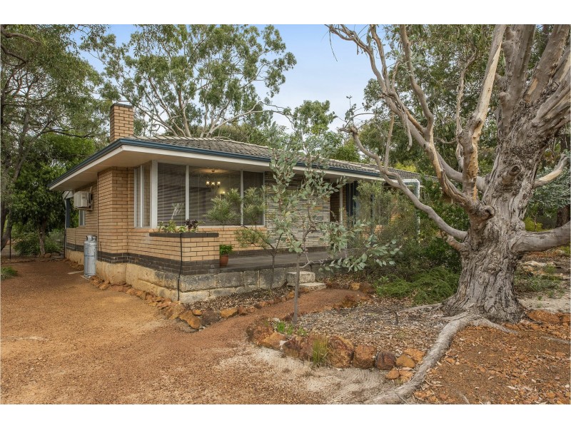 26 Waterloo Crescent, Lesmurdie WA 6076