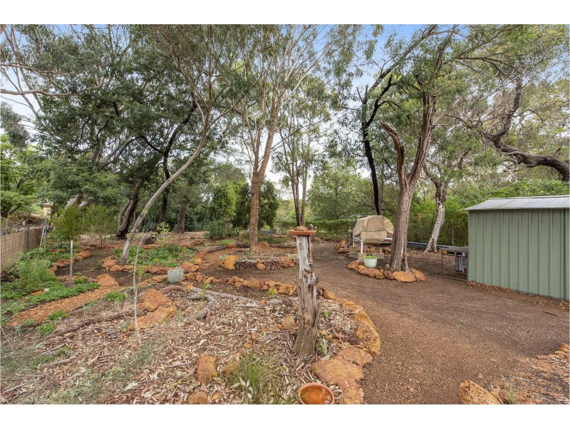 26 Waterloo Crescent, Lesmurdie WA 6076