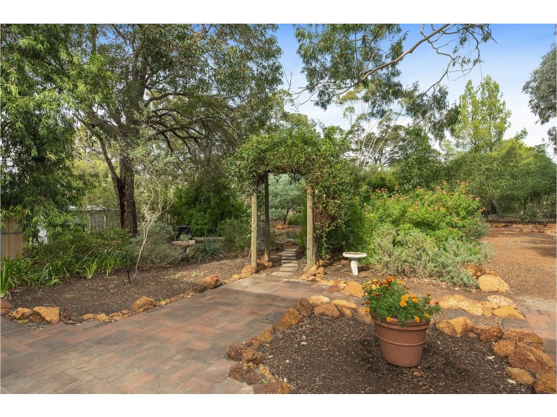 26 Waterloo Crescent, Lesmurdie WA 6076