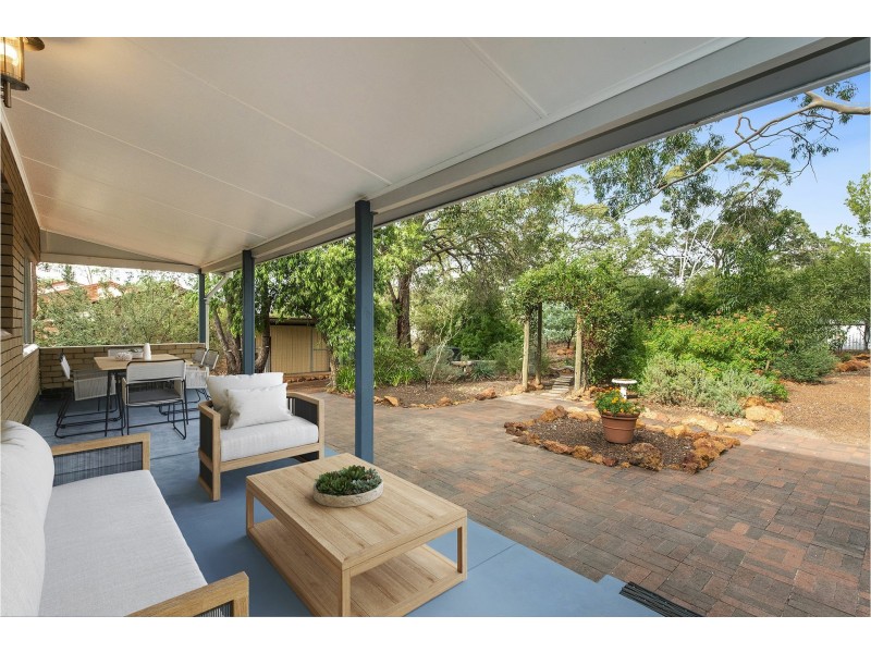 26 Waterloo Crescent, Lesmurdie WA 6076