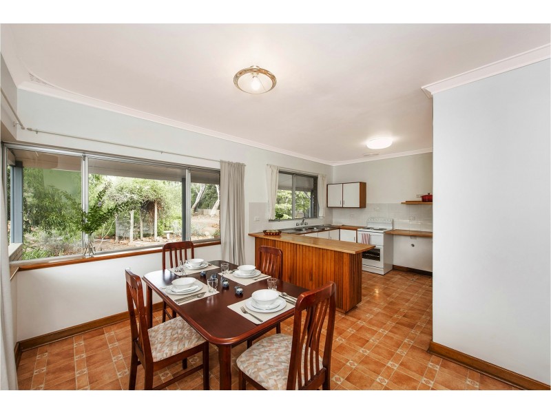 26 Waterloo Crescent, Lesmurdie WA 6076