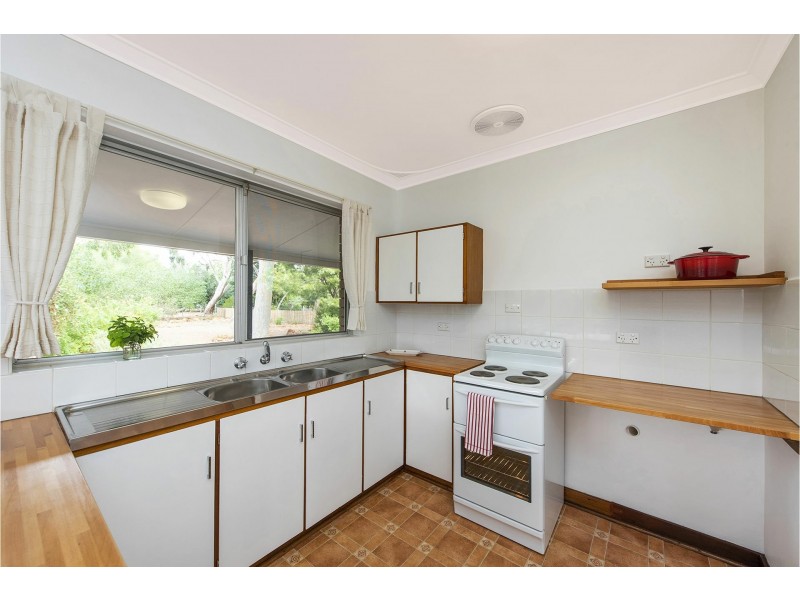 26 Waterloo Crescent, Lesmurdie WA 6076